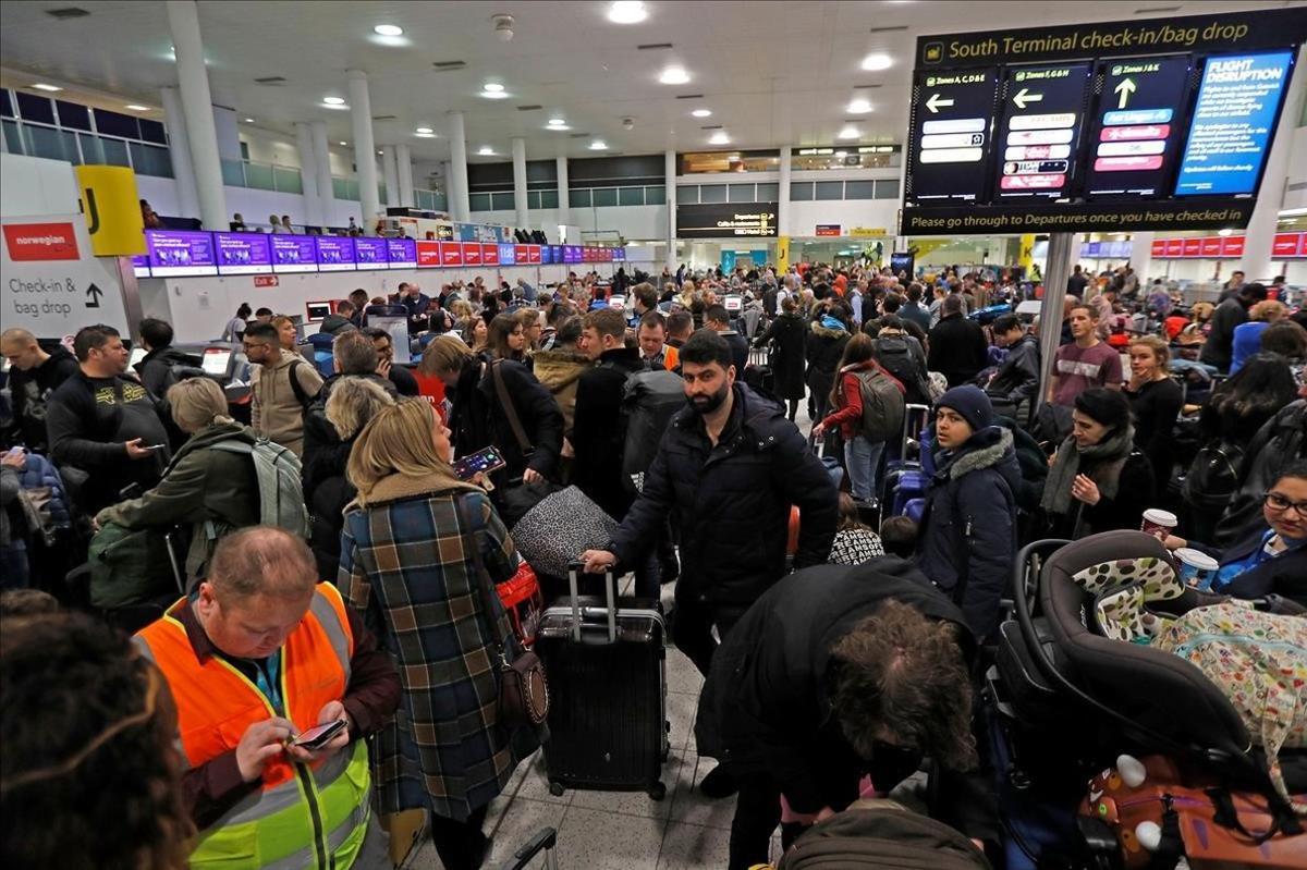 zentauroepp46319258 passengers wait around in the south terminal building at gat181220204638 zentauroepp46319258 passengers wait around in the south terminal building at gat181220204638