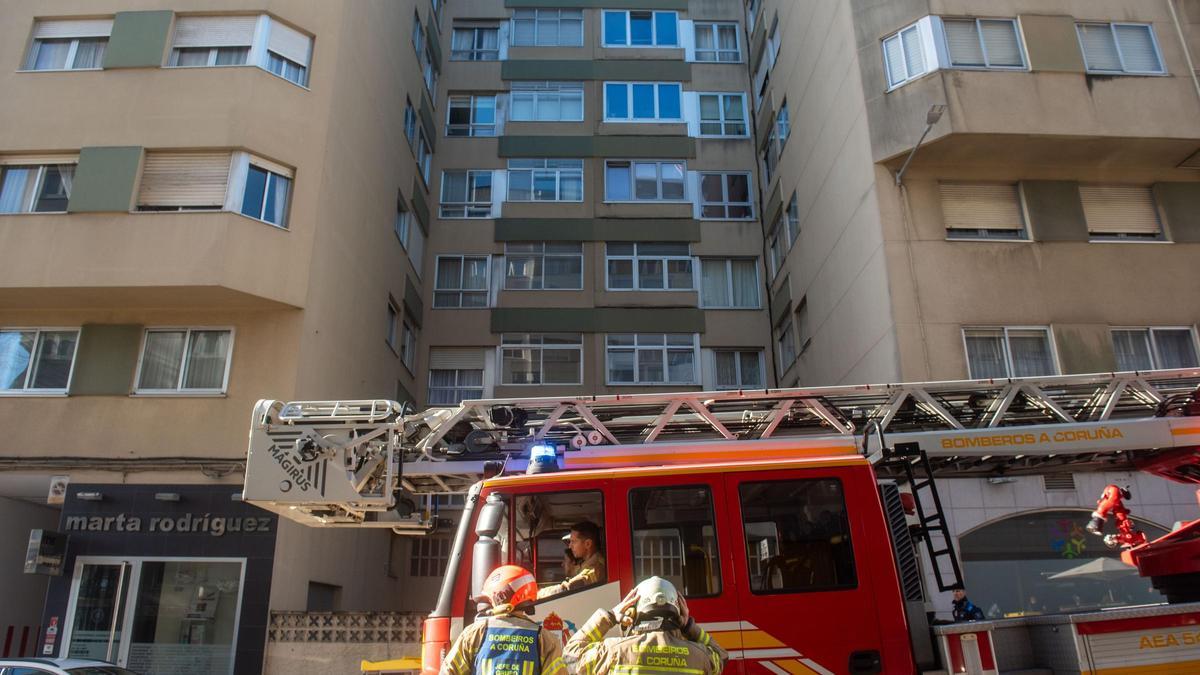 Susto en la avenida de Oza por una explosión en un piso