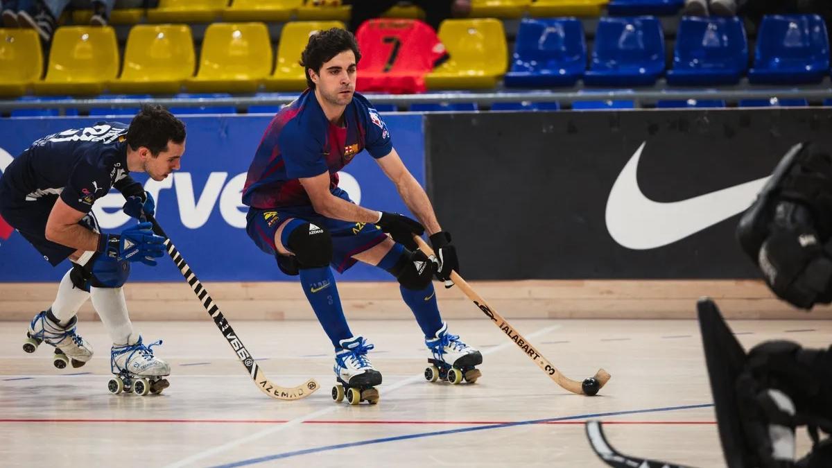 Ignacio Alabart conduce la bola en el Palau