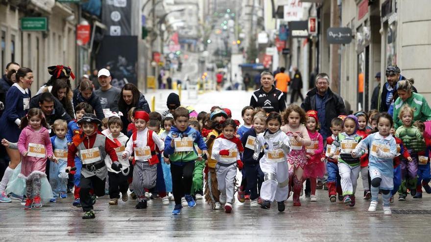 Un grupo de pequeños atletas toman la salida en una edición anterior. // Marta G. Brea