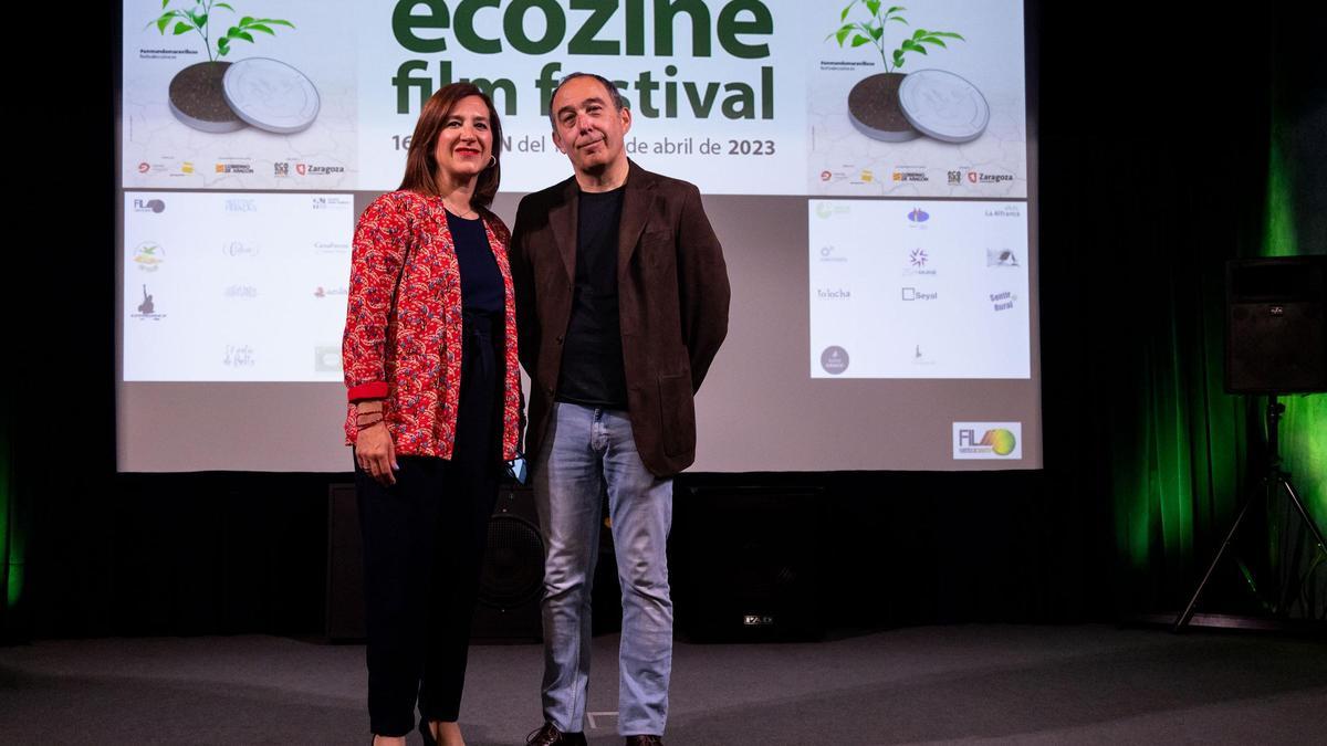 Sara Fernández con el director de Ecozine, Pedro Piñeiro.