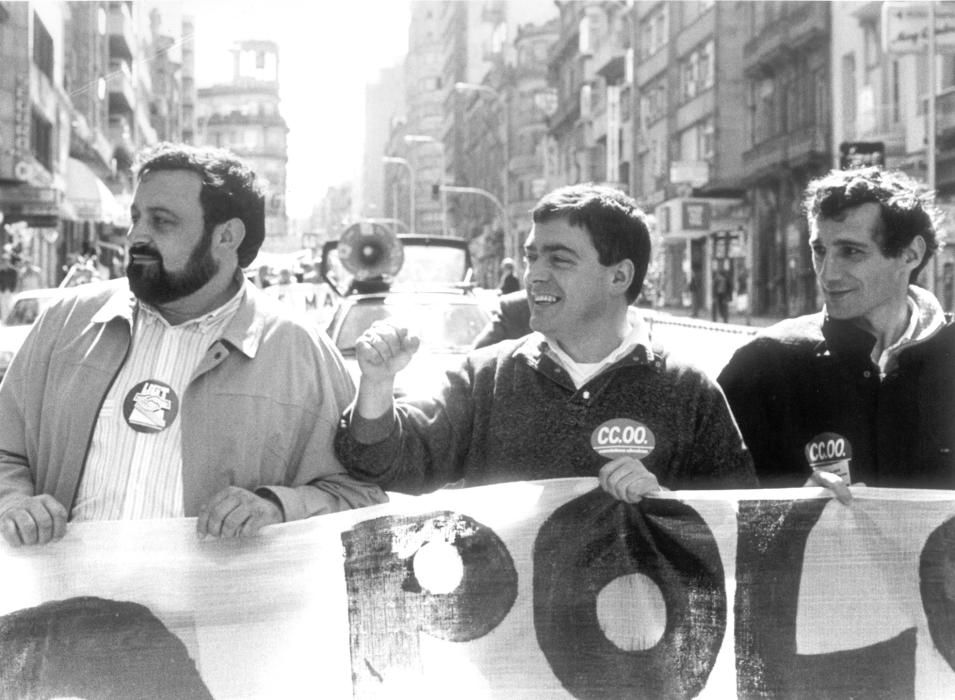 Cameselle, a la derecha, en 1988 en Vigo