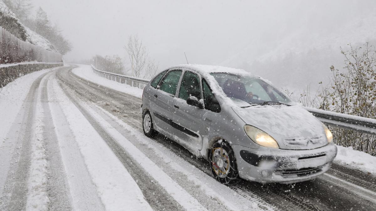 Temporal de nieve en el puerto de San Isisdro