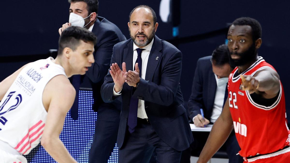 Chus Mateo será el encargado de dirigir al Madrid hasta final de temporada