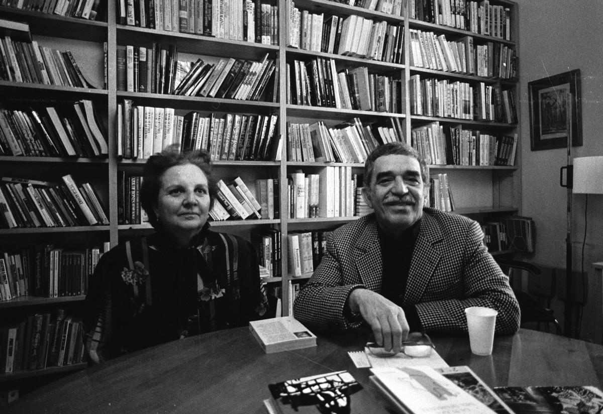 Con Gabriel García Márquez, en su oficina de La Diagonal barcelonesa.