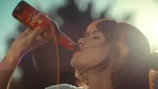 Este es el anuncio de Estrella Damm 2024: 'good mood' en 'Estiu '78'
