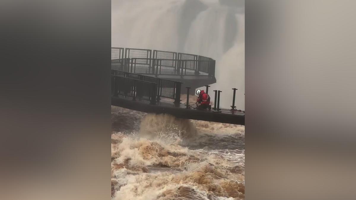 Las cataratas del Iguazú registran una espectacular crecida tras las intensas lluvias
