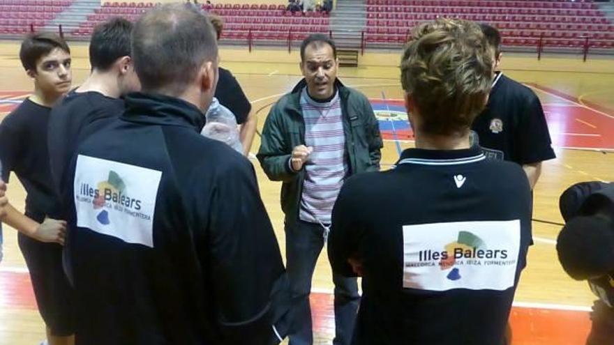 César Sánchez debuta el viernes con su nuevo equipo en Cambados.