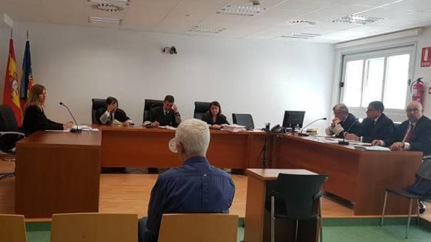 El acusado ayer en la vista oral celebrada en la Audiencia de Alicante.