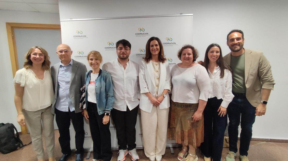 Foto de familia del acto del Colegio de Nutricionistas y la Universidad de Alicante