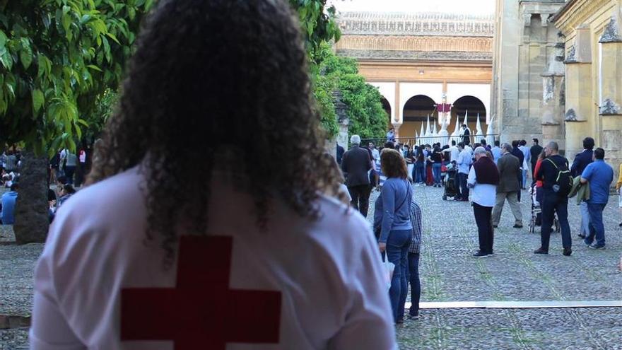 Cruz Roja duplica sus atenciones sanitarias en la Semana Santa de Córdoba