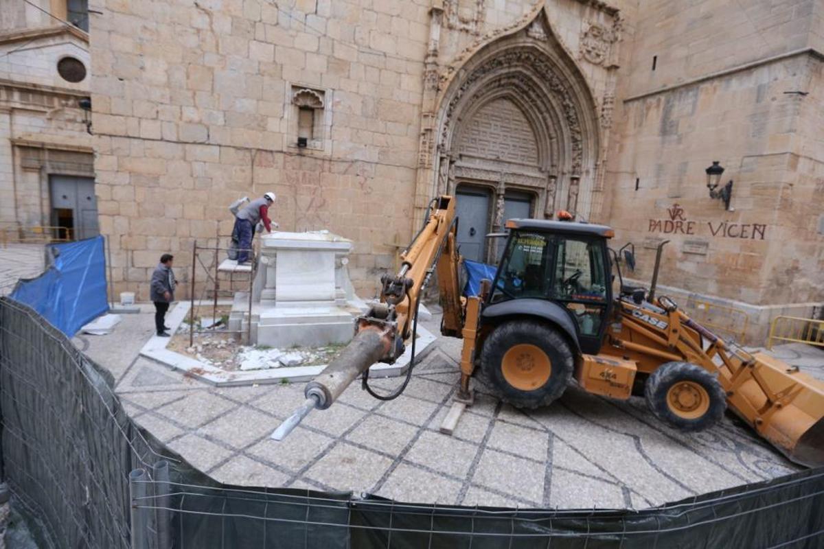 Retoman los trabajos para retirar la Cruz de los Caídos de Callosa de Segura