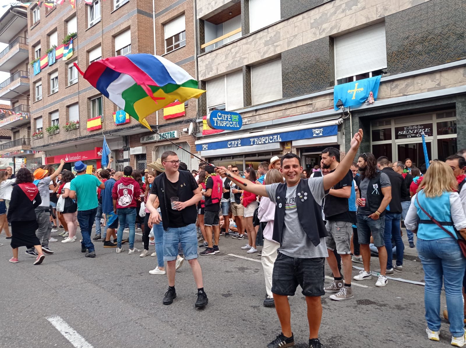 Ambiente en Ribadesella en la gran fiesta de las Piraguas