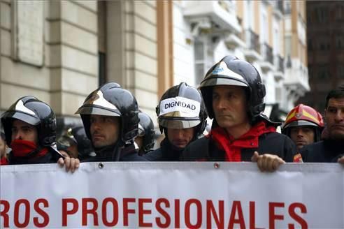 Concentración de bomberos en Zaragoza