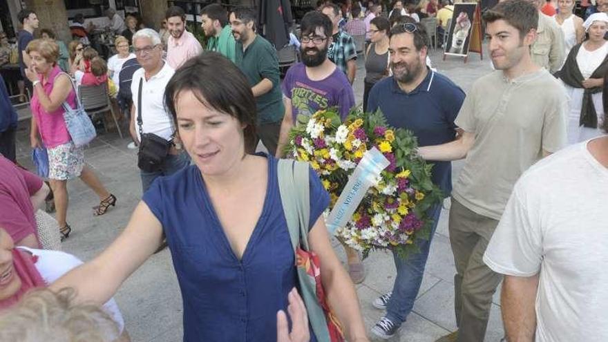 Ana Pontón junto a militantes del BNG en la zona de la Marina.