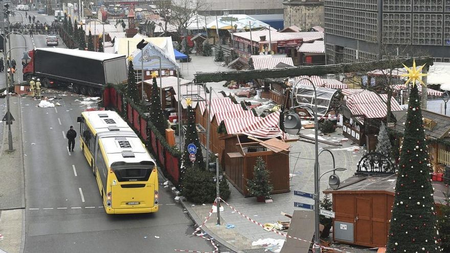 El camión atravesó el mercadillo navideño en Berlín el lunes por la tarde