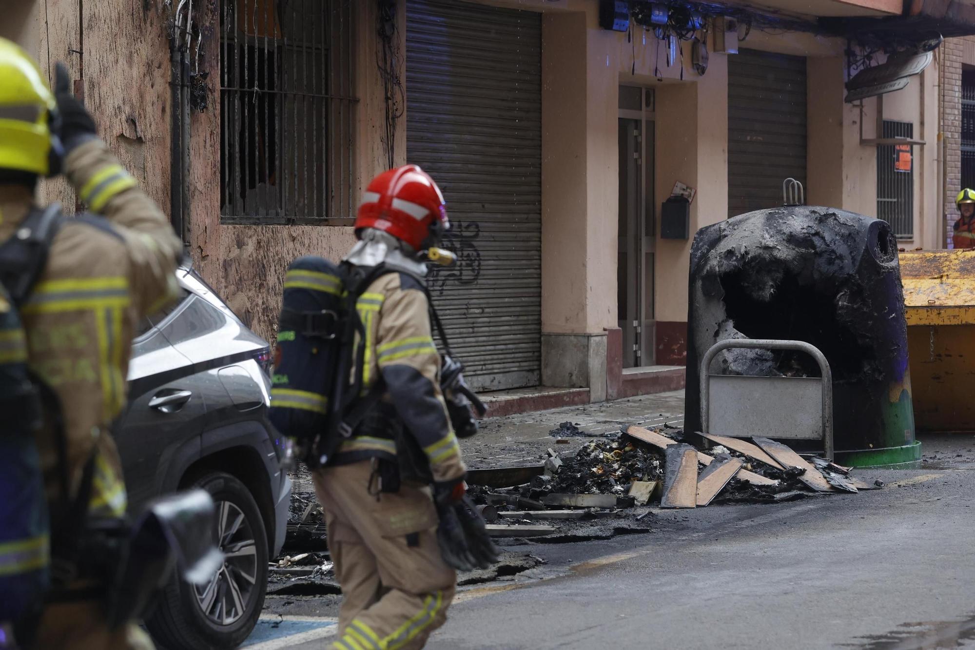 Un incendio en Mislata desata una gran columna de humo