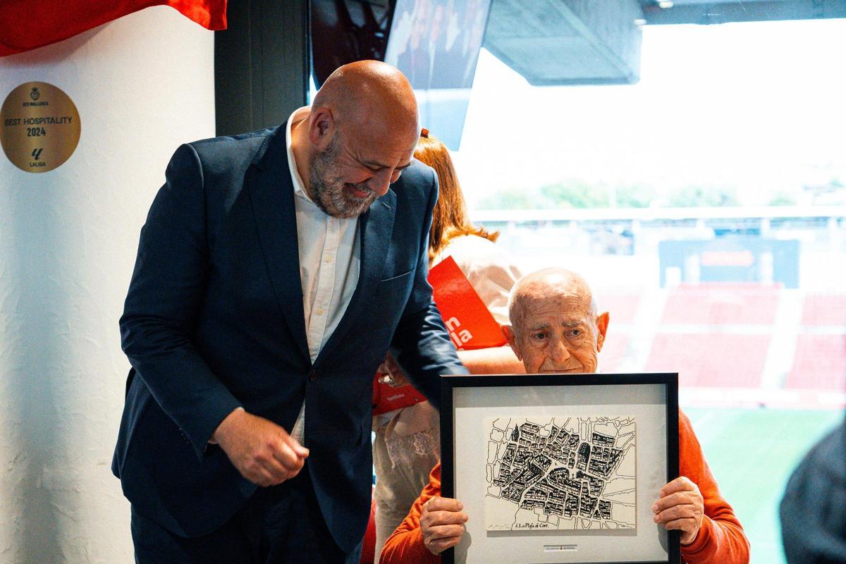 Homenaje de la Penya Arrabal a Toni Tatxa