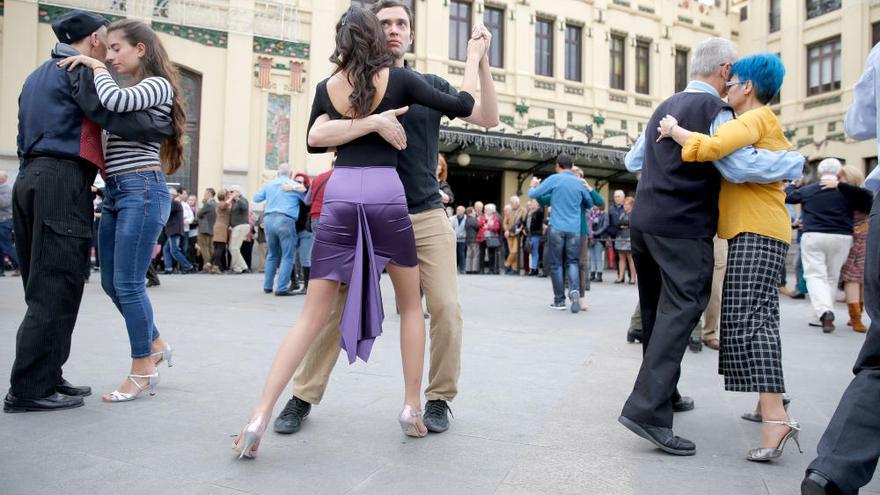 El tango conquista la Estación