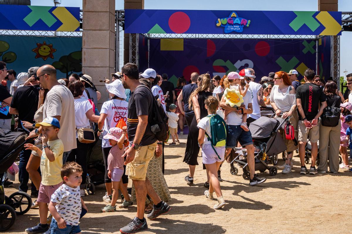 Este fin de semana, 30 y 31 de mayo, la Anella Olímpica de Montjuïc acoge la iniciativa ‘3Cat en Viu’, la gran fiesta de la tele pública catalana para acercar sus programas a la audiencia. Cinco escenarios llenarán más de 25.000 metros cuadrados, de 10.00 a 18.00 horas, para ofrecer actividades y espectáculos en directo.