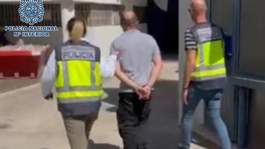 Grabados mientras robaban 30 riñoneras de un local de Marbella