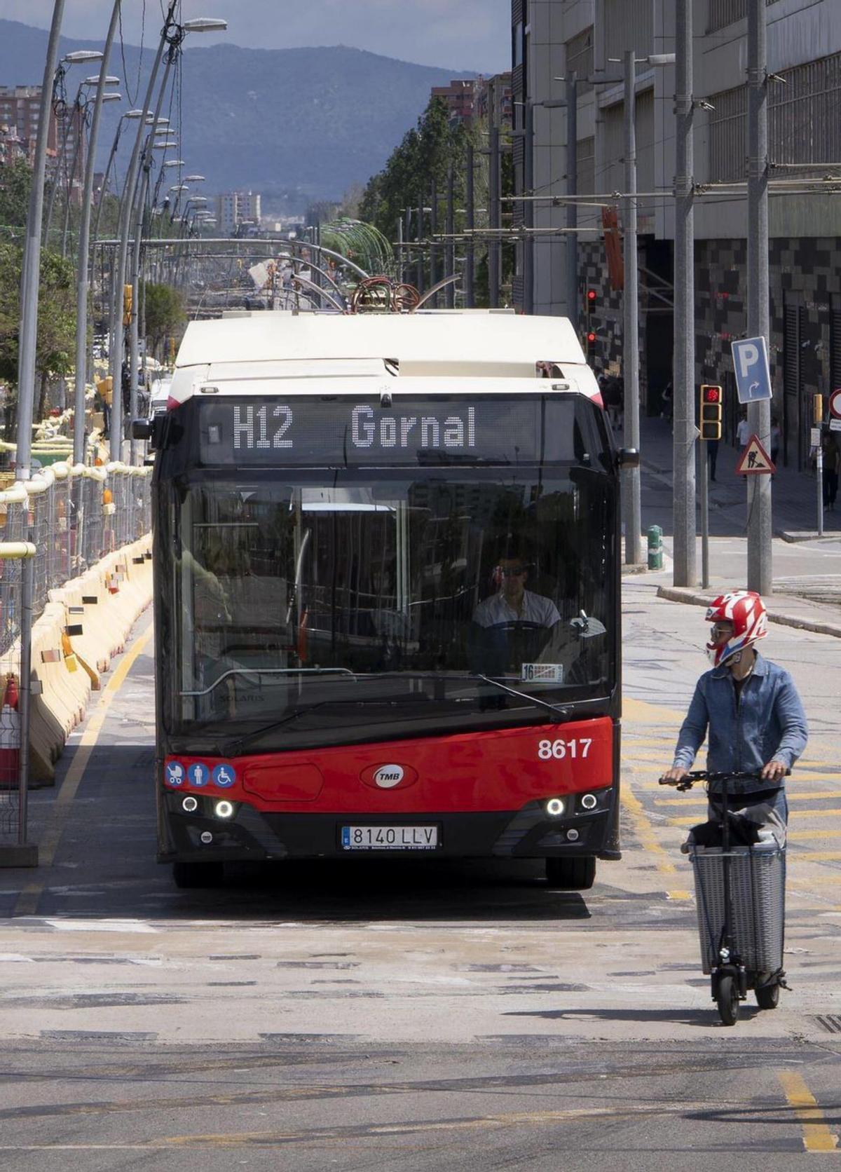 Primer carril compartit entre busos i tramvies Primer carril compartit entre busos i tramvies