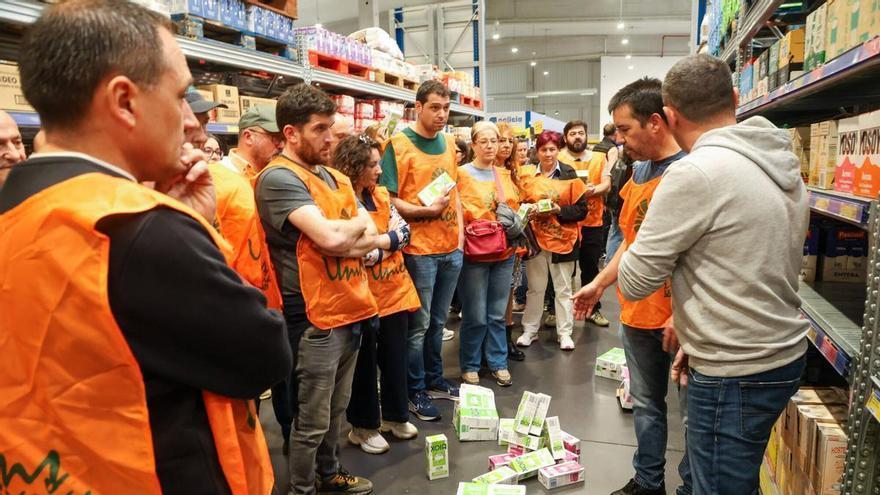  denuncia la "brutalidad" de la bajada en el precio de la leche, que "se ceba" con Galicia