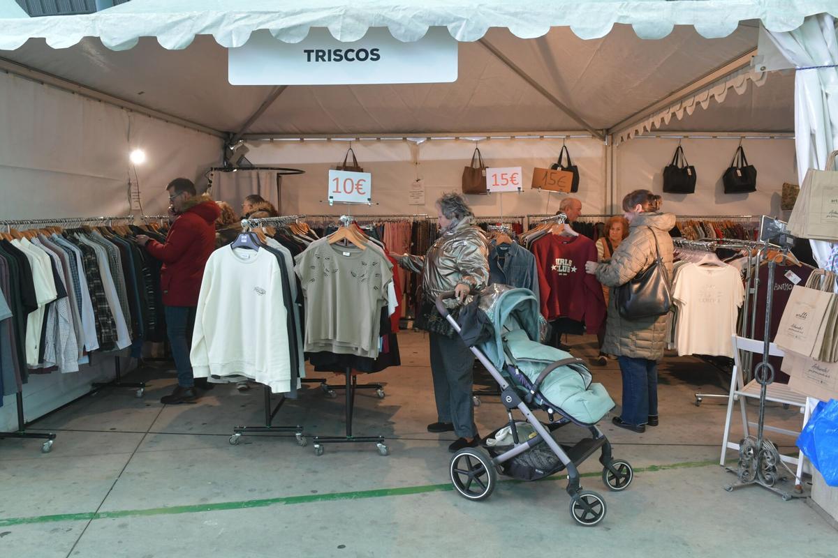 Una veintena de establecimientos locales participan en la feria que se celebra hasta el domingo en el Campo da Festa.