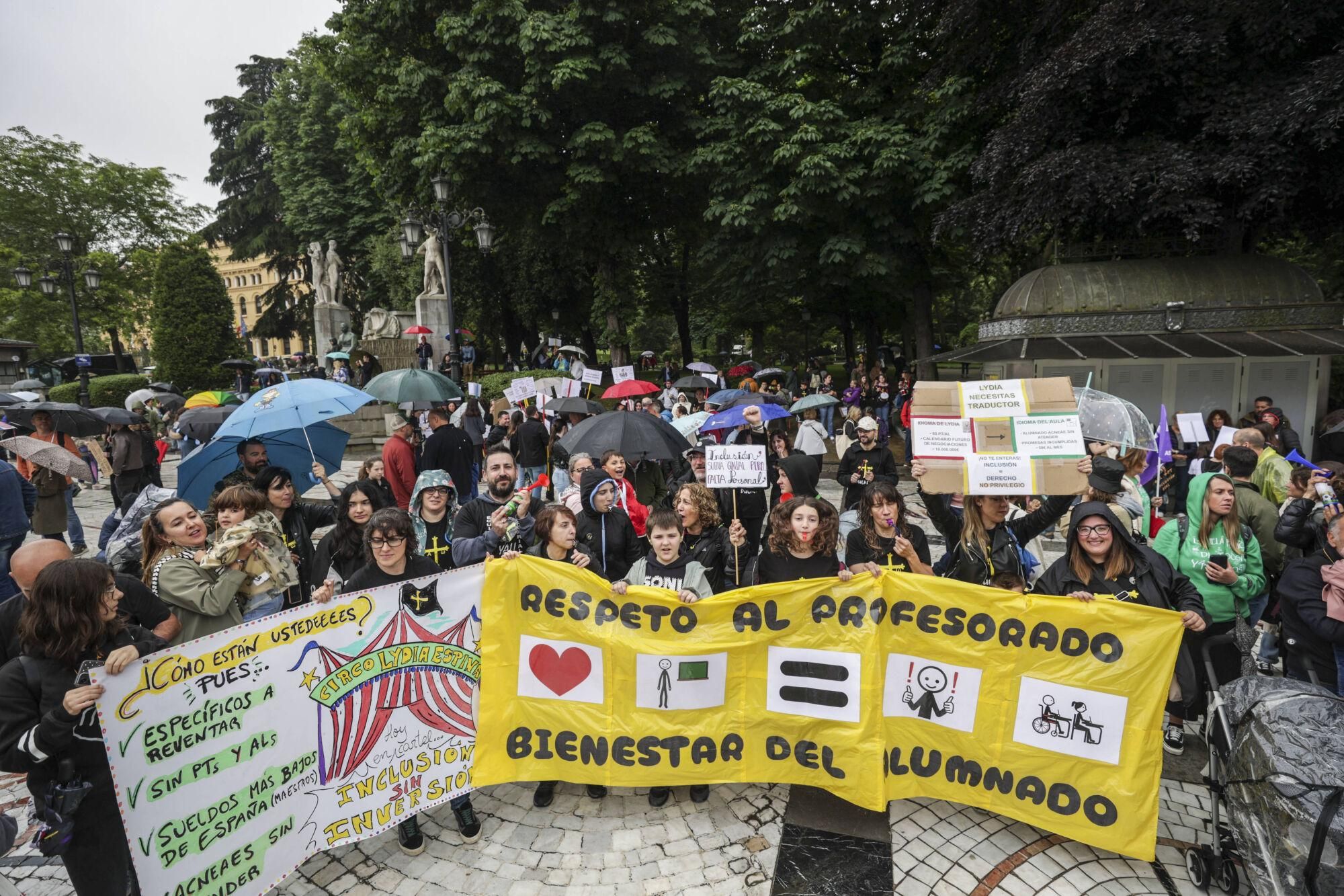 EN IMÁGENES: Así fue la gran manifestación de profesores por la enseñanza pública asturiana