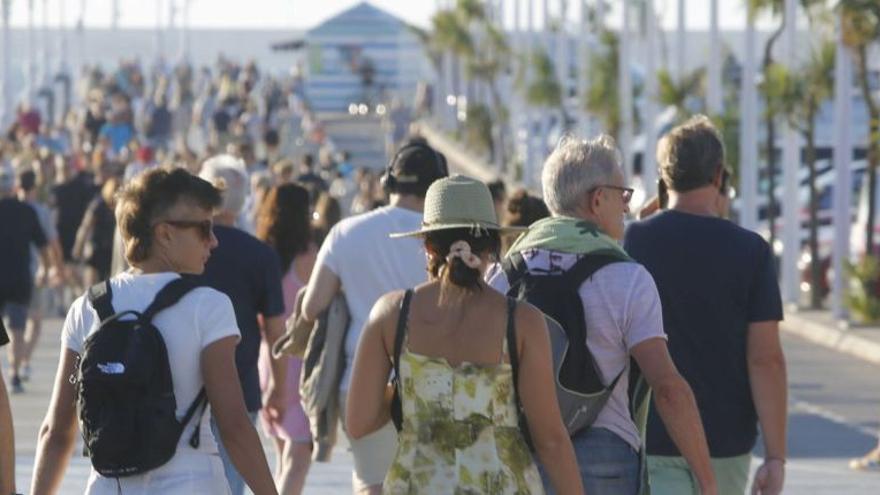 El precio medio de la habitación en Gijón escala a los 148 euros ante la Noche de los Fuegos