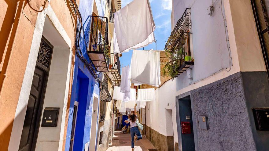 La Vila Joiosa revive su historia conservera y marinera con la presentación del libro "Del mar al océano"