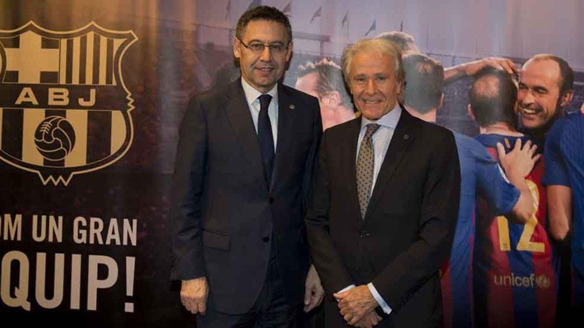 Josep Maria Bartomeu, presidente del FC Barcelona, y Ramon Alfonseda, presidente de la Agrupació Barça Jugadors (ABJ) que aspira a una nueva reelección