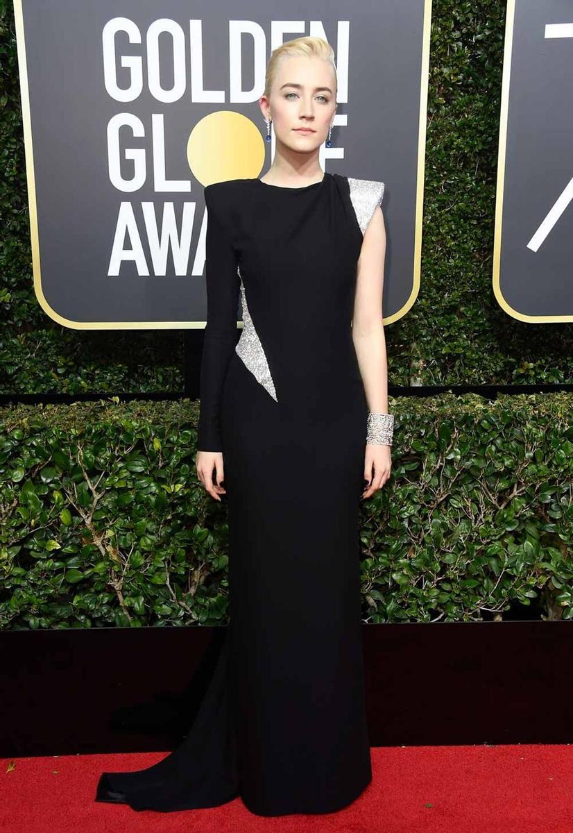 Saoirse Ronan, de Versace en los Globos de Oro