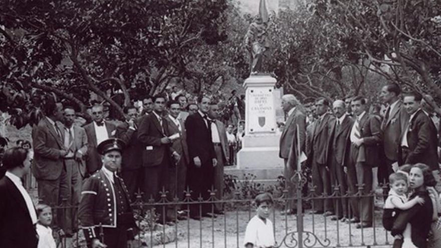 Inauguració del monument a Moià, l&#039;any 1932, amb presència del president Francesc Macià