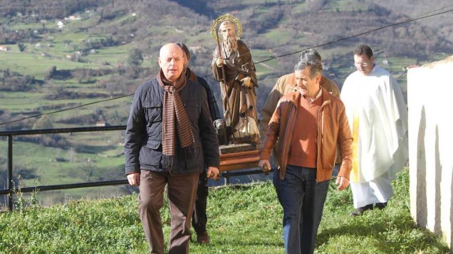 La imagen de San Antón, durante la procesión.