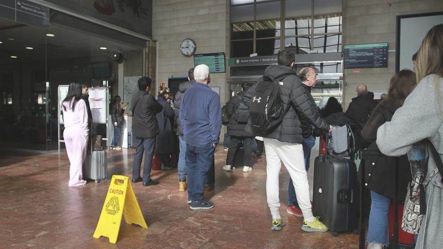 Los sindicatos ferroviarios desconvocan la huelga tras una jornada con incidencias