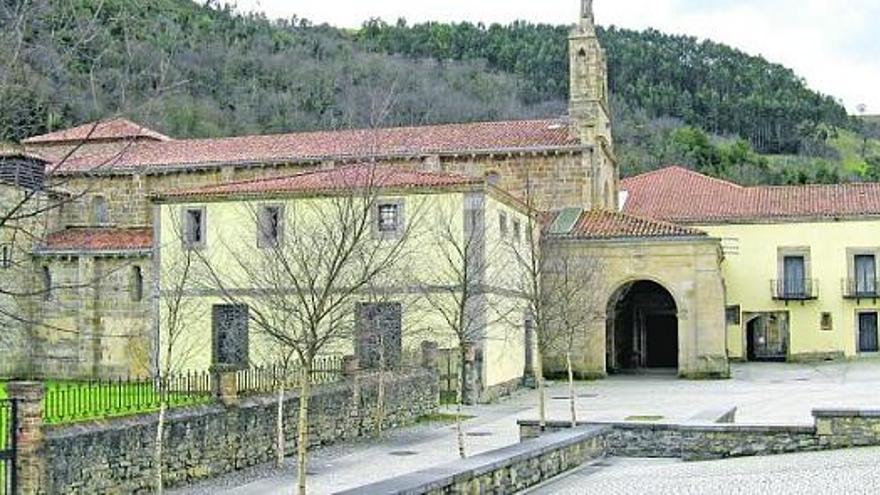 Vista panorámica del monasterio de Valdediós, en la parroquia de Puelles, Villaviciosa.