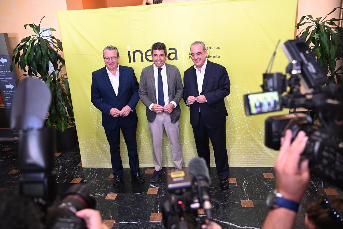 El presidente de la Diputación, Toni Pérez; el jefe del Consell, Carlos Mazón; y el presidente de Ineca, Nacho Amirola.