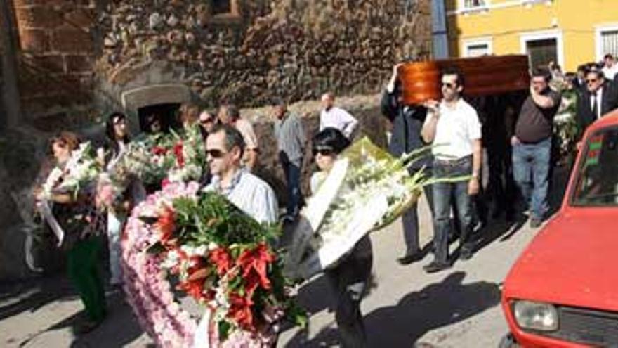 1.500 personas dan el último adiós a Julia del Viejo en Oliva de Mérida