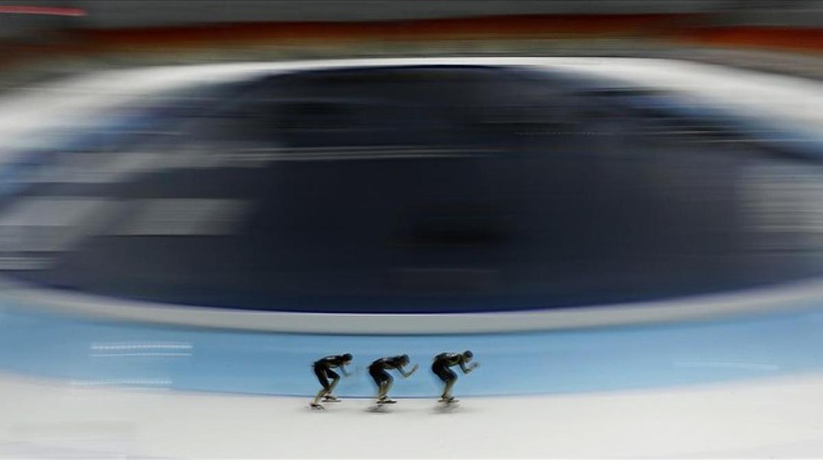 Entrenament de l’equip japonès de patinatge a l’Adler Atrena de Sotxi.