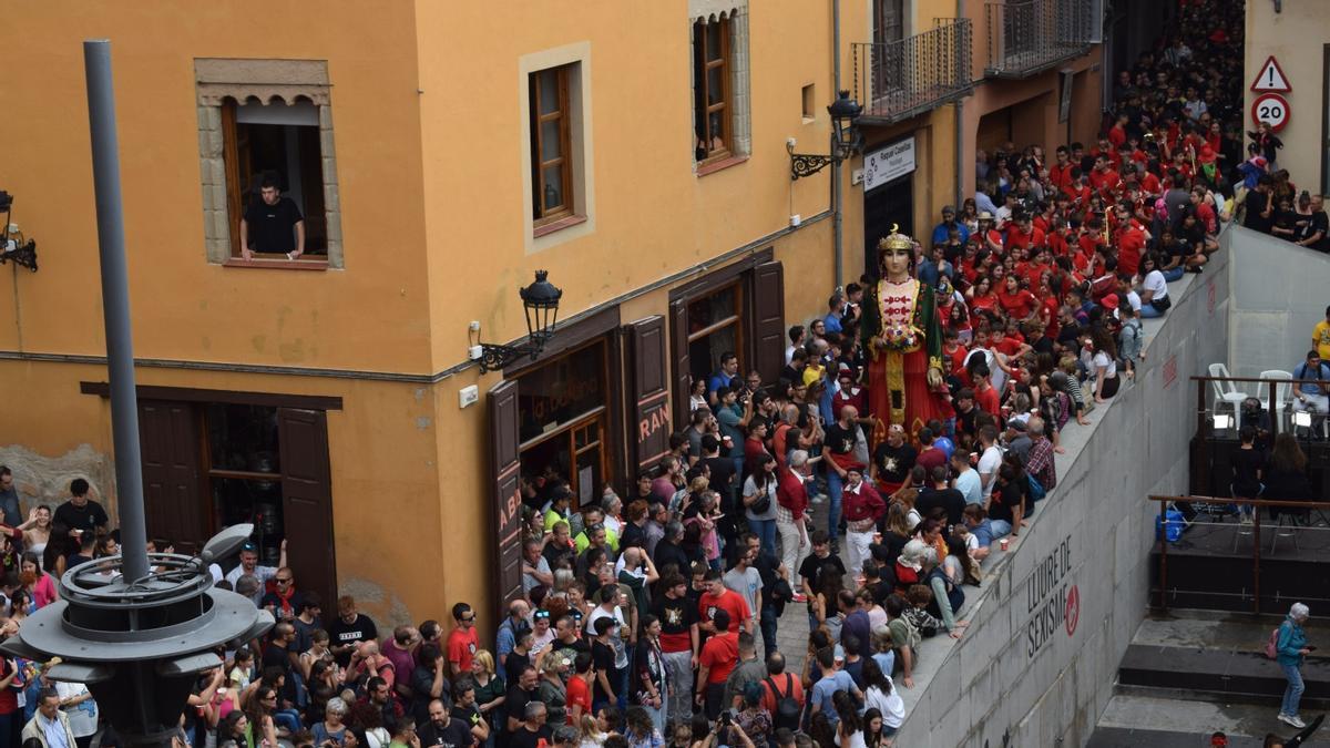 La gran participació a la passada del migdia constata les ganes de Patum