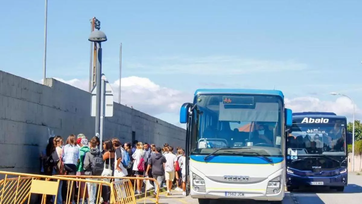 La Xunta compensará desde 5 euros al día a las familias que tengan que llevar al colegio a alumnos sin transporte escolar disponible