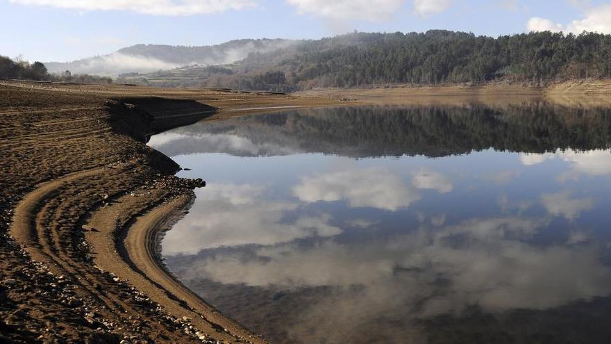 Aspecto del embalse de Portodemouros, el pasado enero. // Bernabé / Javier Lalín