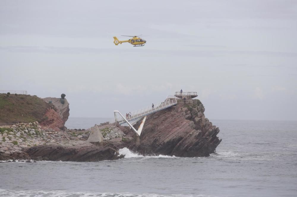 Buscan en Salinas y Arnao a una mujer que cayó al mar mientras pescaba de madrugada