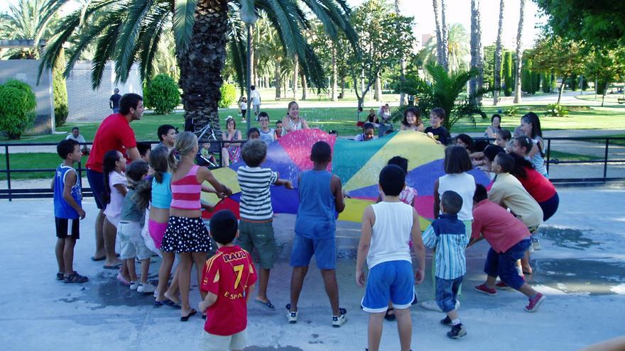 Los parques de Alicante se llenan de diversión para los más pequeños este verano