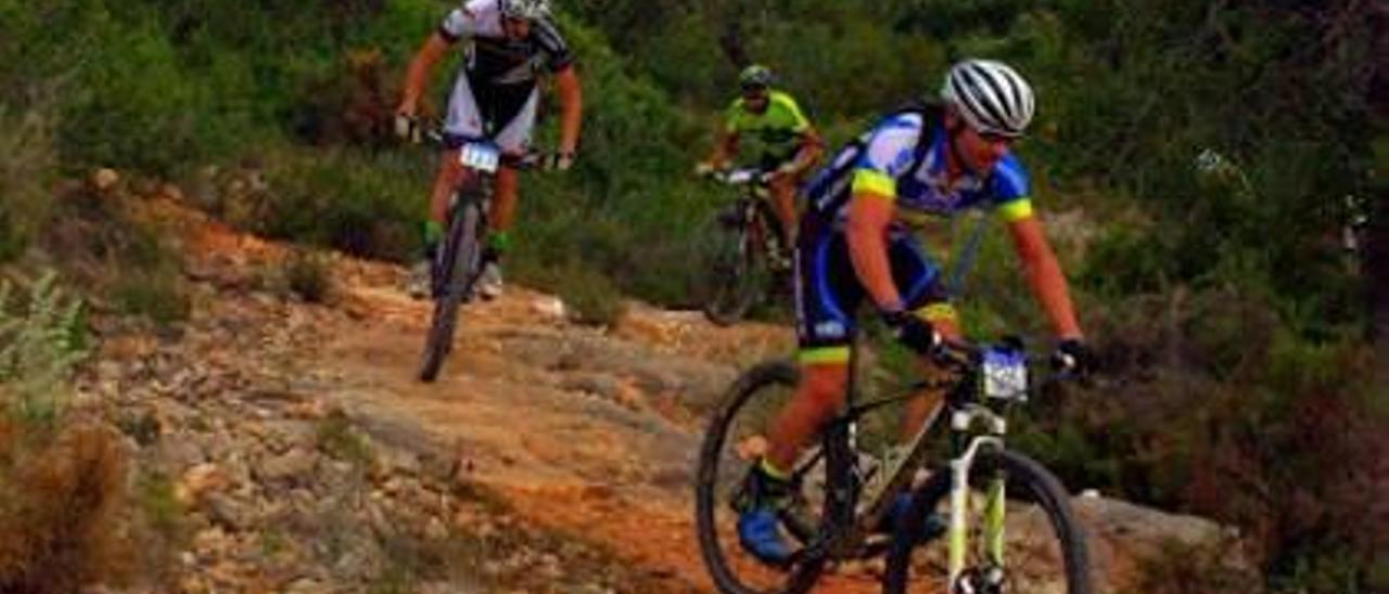 Dominio familiar en la décima edición de la prueba ciclista de montaña de Llombai