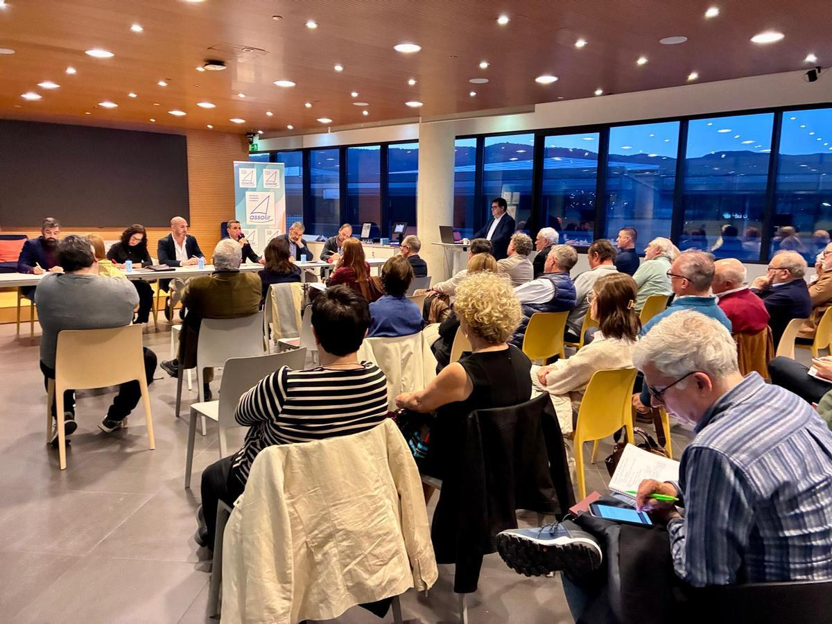 Asistentes a la jornada organizada por la asociación Assolir en las instalaciones de la empresa Actiu