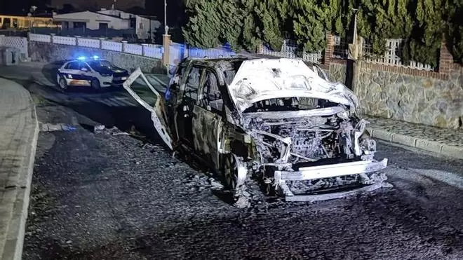 Arde su coche en Elche y la Policía la detiene por estar en busca y captura