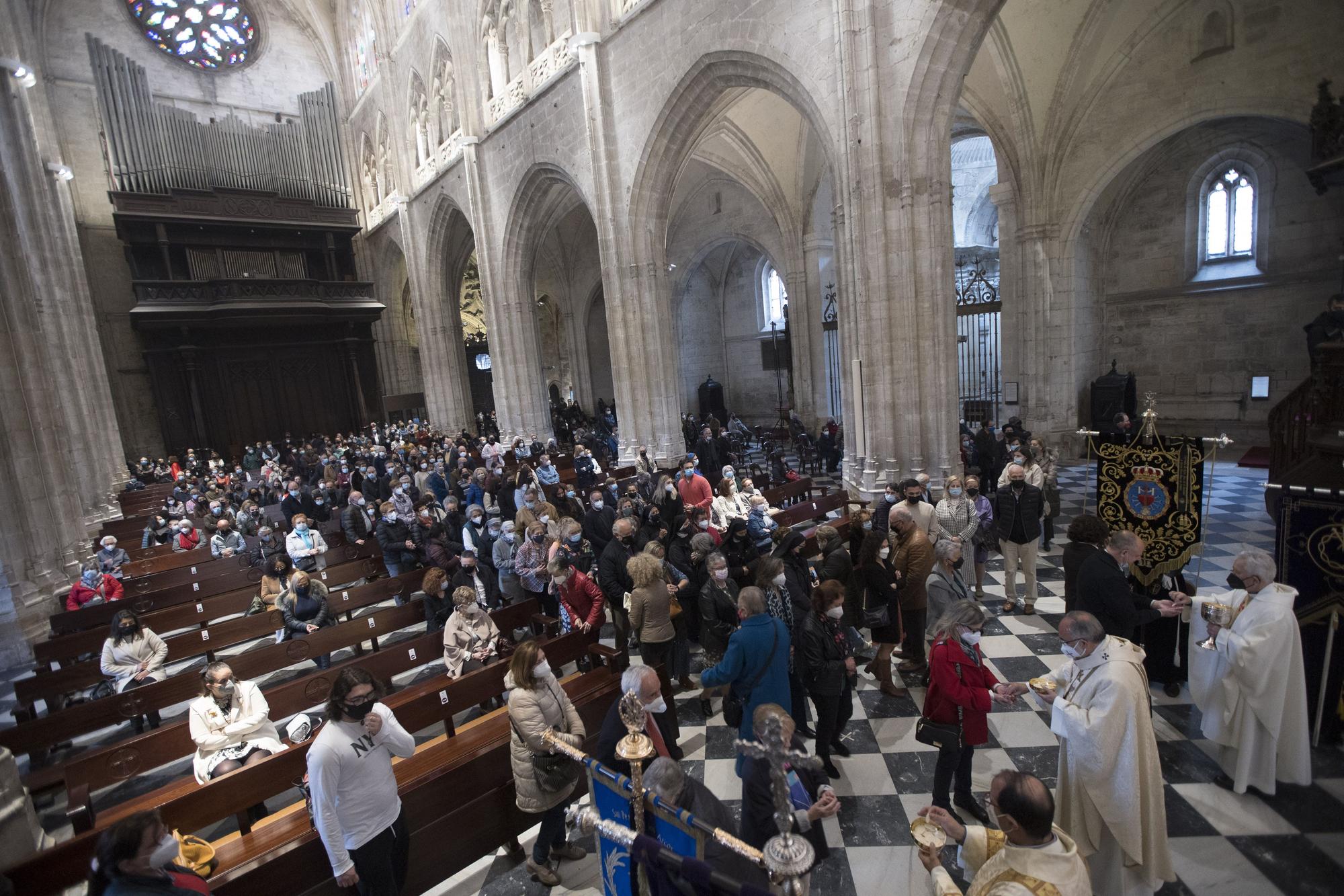 EN IMÁGENES: Así fue la misa de resurreción y proceción del Resucitado en Oviedo