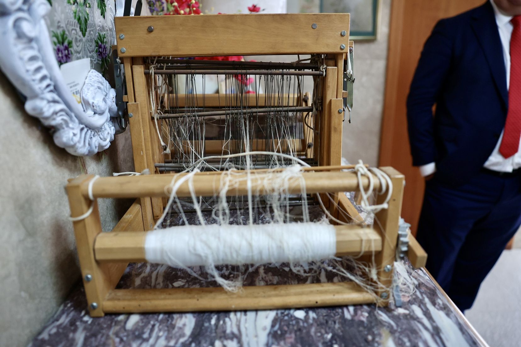 Carmen y Marta eligen sus espolines "Fallera Mayor de València"